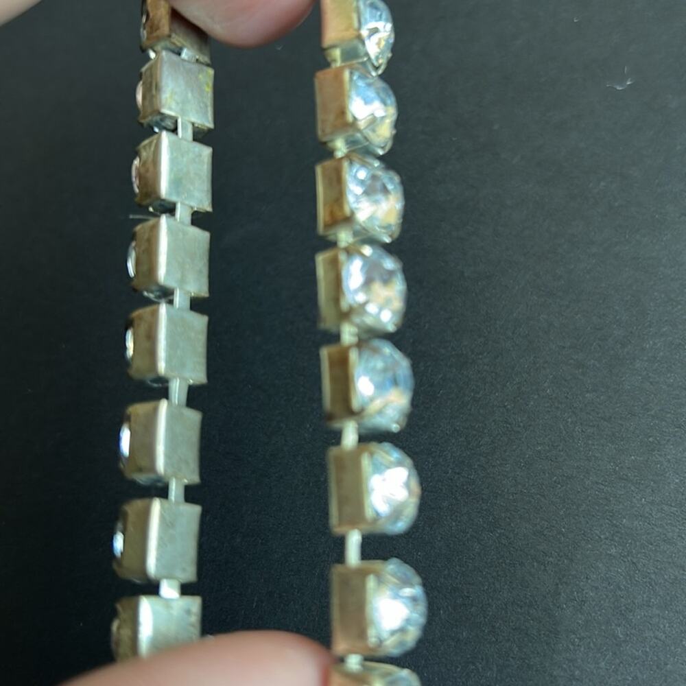 Women’s vintage gold tone crystal rhinestone‎ bracelet one size stretches - Picture 7 of 8